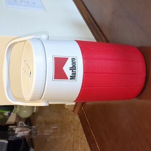 Vintage 5590 Coleman Marlboro half gallon insulated thermos